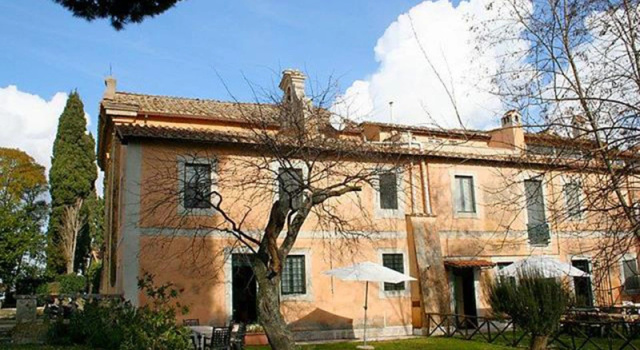 Casale della Falcognana, Prenota Hotel Ardeatino Roma