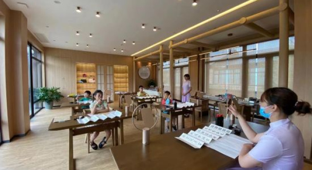 Zhenjiang Jurong  Langyue Star Hotel (Baohuashan Scenic Area), Varaa Hotelli SPA-hotellit kohteessa Zhenjiang, SPA