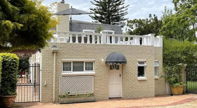 Charming Guest Suite in the Constantia Wine Valley (Adults Only), Забронировать Гостевой дом Отели Cape Peninsula с бассейном, Бассейн