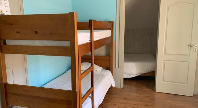 Семейная студия с балконом Meeting Hostel