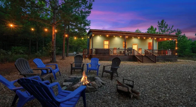 Коттедж Families w/ Dogs Welcome! Cabin 5 Mi to Hochatown