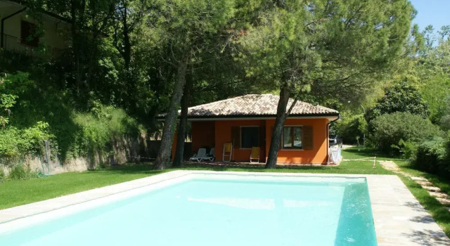 Luxurious Bungalow in Garda With Swimming Pool
