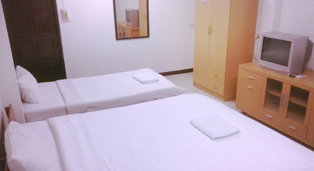 Pandinthong Apartment, Varaa Huoneisto Hotellit North-Eastern Thailand pysäköinnillä, Pysäköinti
