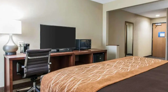 Номер Standard Comfort Inn Blue Ash North