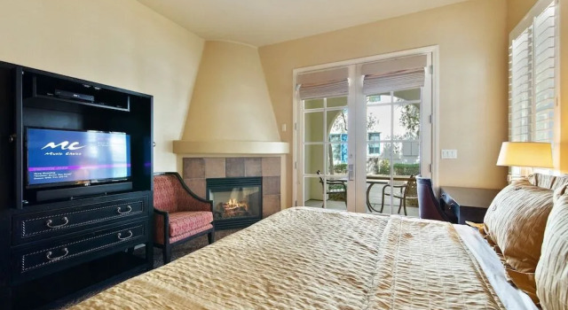 Deluxe King Casita 1 Bedroom Condo by RedAwning