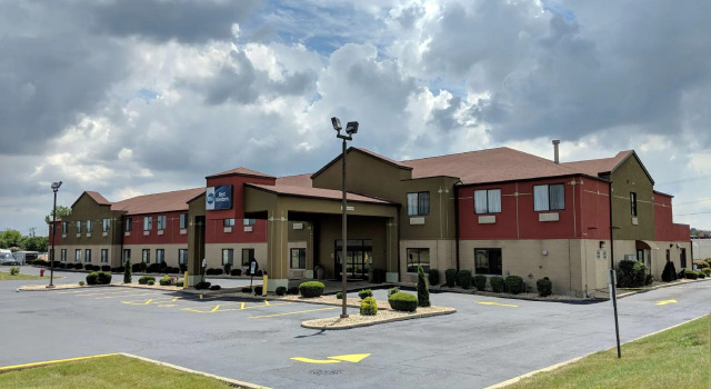 Кровать в общем номере Spark By Hilton Oak Forest I-57