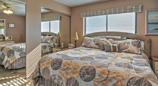 Апартаменты Beachfront St Petersburg Condo w/ Community Pool!
