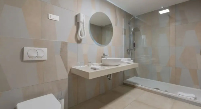 Двухместный номер Deluxe с балконом и с частичным видом на море Bluesun Hotel Soline