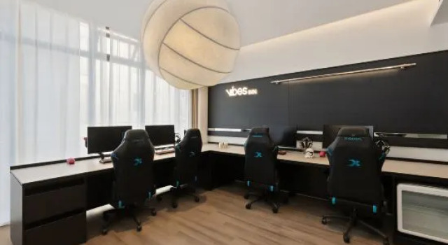 Кровать в общем номере VIbes INN CYBER ESPORTS HOTEL