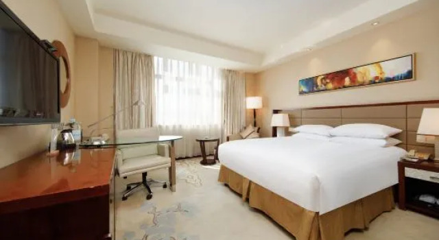 Номер Deluxe Huaqiao New Century Grand Hotel