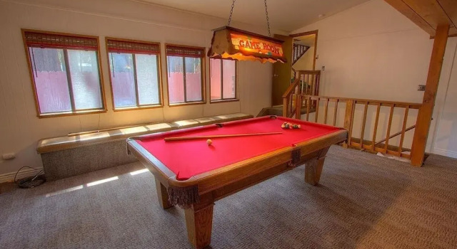 Коттедж Cold Montgomery Creek 4 Bedroom Home by RedAwning
