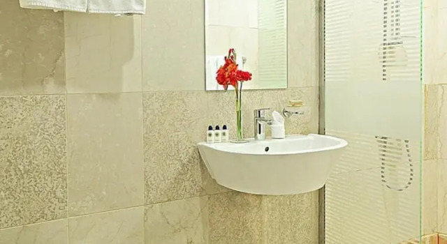 Трёхместный номер Deluxe Nour Al Thuria Hotel