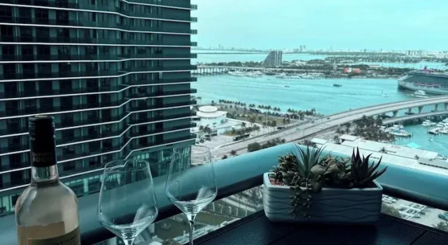 Апартаменты Premium Studio Near Bayside Pool Gym Views