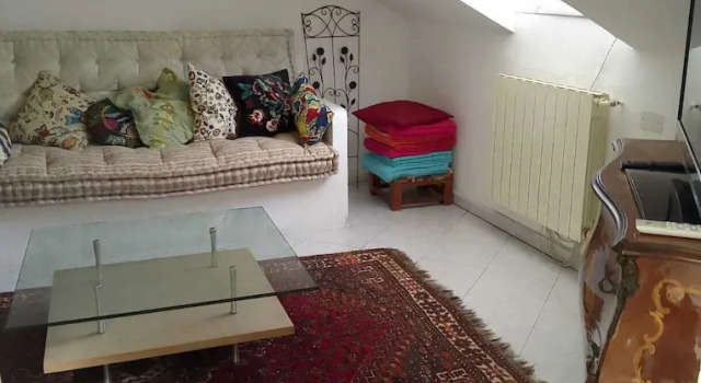 Апартаменты c 1 комнатой Spacious and Naturally Bright Bomboniera Rooftop Favors Apartment
