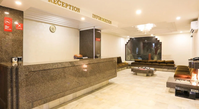 OYO Flagship 047 Railway Station Surat, Rezervovat Hotel Hotely v Gujarat s parkováním, Parkování