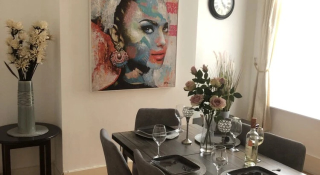 Lovely 3-Bed House in Gillingham, Забронировать Отель Джиллингем Кент, рядом с Стадион «Пристфилд»