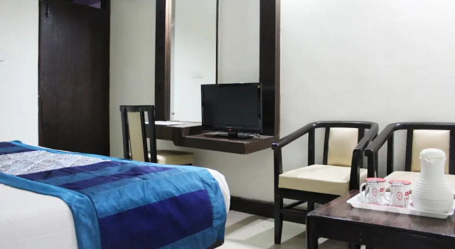 OYO 1818 Hotel Central