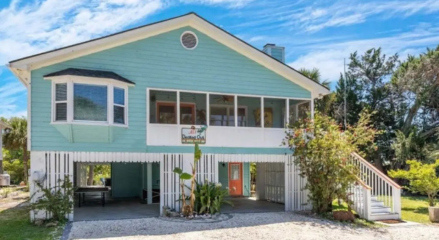 All Decked Out by Tybee Vacation Rentals, Boek Vakantiehuis Hotels in Georgia met parkeren, Parkeren