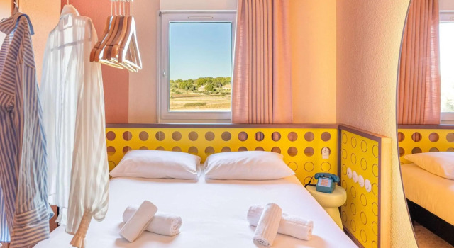 greet hôtel Pont du Gard - Route dAvignon, Réserver Hôtel Estézargues Languedoc-Roussillon