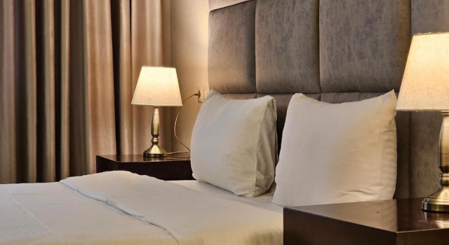 Camera Standard Crown Suites