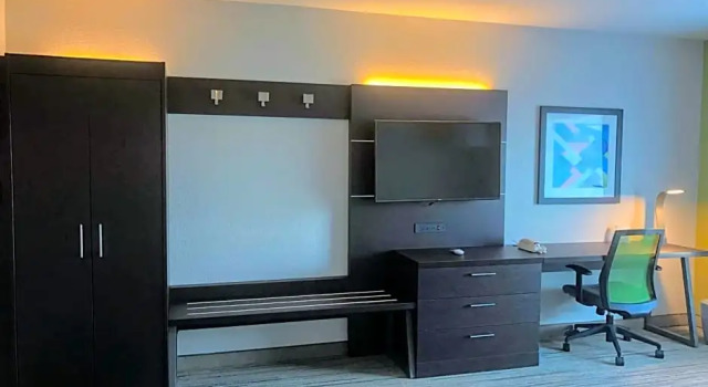 Четырёхместный люкс Holiday Inn Express & Suites Hearne by IHG