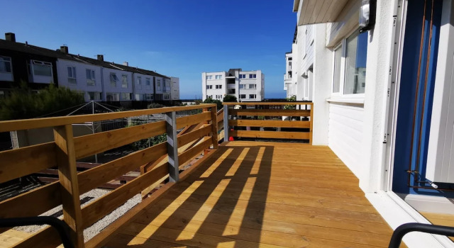 Коттедж с частичным видом на море No. 28 Contemporary beach side property with sea views