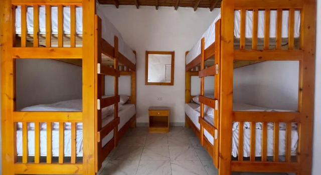 Кровать в общем номере (мужской номер) Deep Blue Divers Hostel Dahab