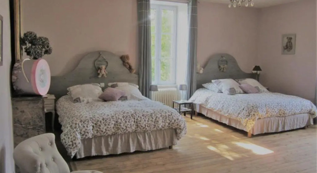 Четырёхместный номер Standard Le Manoir aux Douves