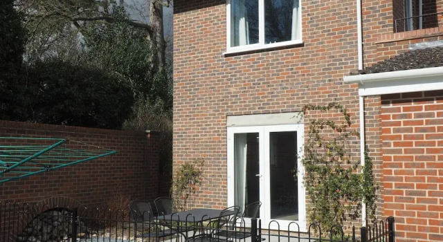 Коттедж Brundall House