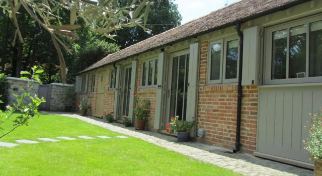 Коттедж Bury Knowle Stables
