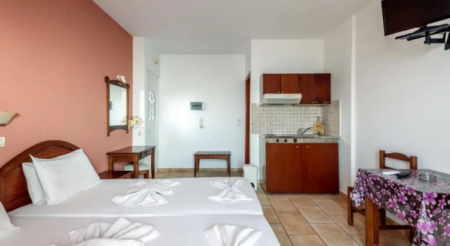Studio5 30 metres from THE Sea 'NEW LISTING'