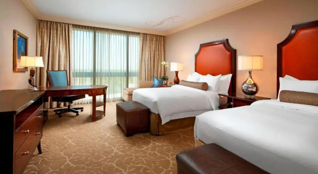 Четырёхместный номер Superior Houston Grand Hotel - River Oaks