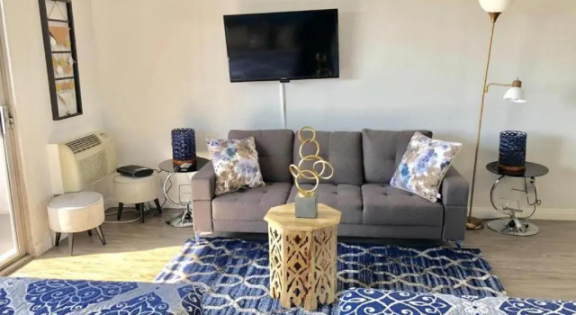 Апартаменты Hollywood Studio with Pool and Balcony