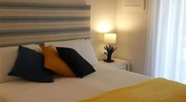 Sorrento ResArt Suite, Забронировать Отель «постель и завтрак» Отели Сорренто с парковкой, рядом с Железнодорожный вокзал Сорренто компании Чиркумвезувиана, Парковка