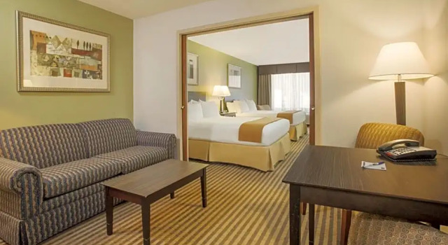 Четырёхместный люкс Sleep Inn & Suites Kalamazoo East