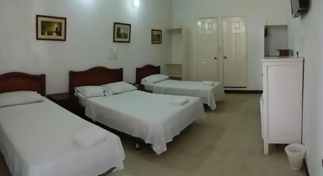 Трёхместный номер Standard Hotel Royal Plaza