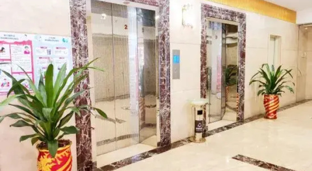 Lihao Business Hotel (Zhongshan Dayong Mahogany Culture Expo City), Boek Hotel Hotels in Guangdong met parkeren, Parkeren