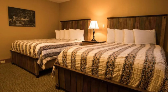 Четырёхместный номер Standard Silver Moon Inn