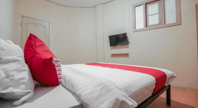 OYO 298 Gemilang Guesthouse Near Siloam Hospitals Kelapa Dua, Prenota Hotel Tangerang Banten