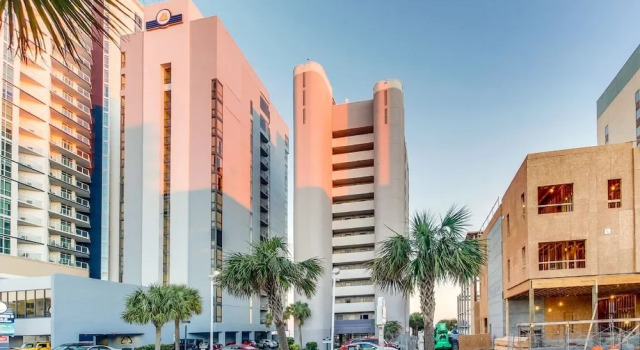 Breakers Resort Hotel, Забронировать Отель Отели Миртл-Бич с парковкой, рядом с Спортивный центр Миртл-Бич, Парковка