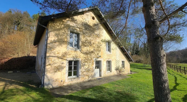 Коттедж Lovely holiday home in Orval with garden