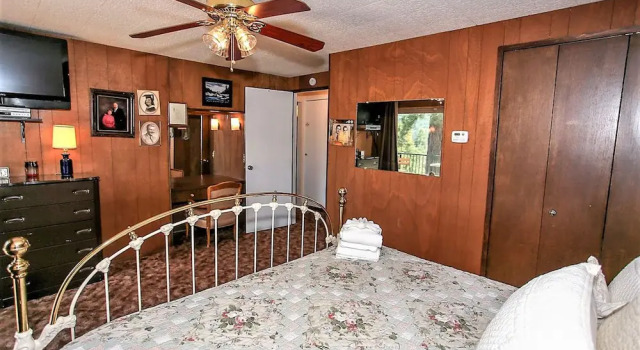 Brett's Surf Retreat-1064 by Big Bear Vacations, Забронировать Отель Биг-Бэр-Лейк San Bernardino Mountains, рядом с Pine Knot Ranger Station (historical)