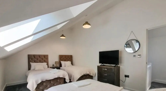 Lovely Modernist 4 Bed House, Prenota Hotel Trafford Inghilterra