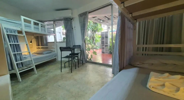 Кровать в общем номере Home16 Sukhumvit16