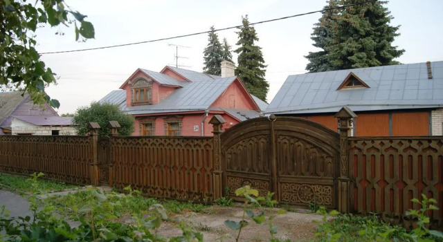 Dom s Golubymi Yelyami