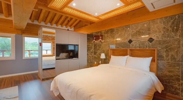 wangkyeong hanoak poolvilla