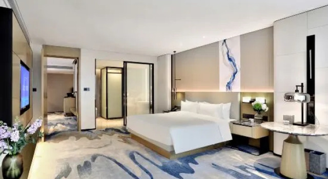 Люкс Eastern Gloria Plaza Hotel