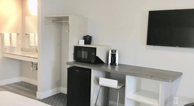 Номер Deluxe Empire Lakeshore Inn