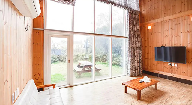 Jejuwild Rose South Village Pension