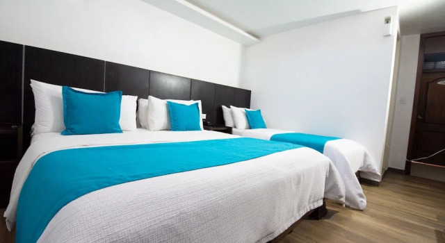 Четырёхместный семейный номер Standard Hotel Plaza Victoria